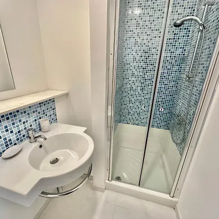 Hotel Amazing Luxury Larnaca 4*