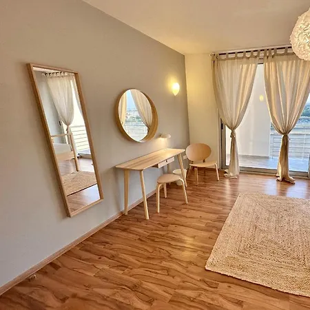 Ξενοδοχείο Amazing Luxury Larnaca 4*