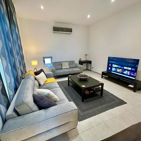 Ξενοδοχείο Amazing Luxury Larnaca 4*