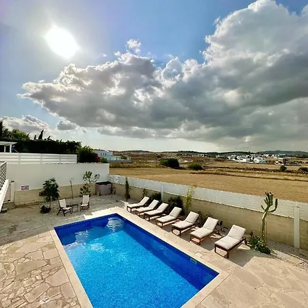 Amazing Luxury Larnaca 4*